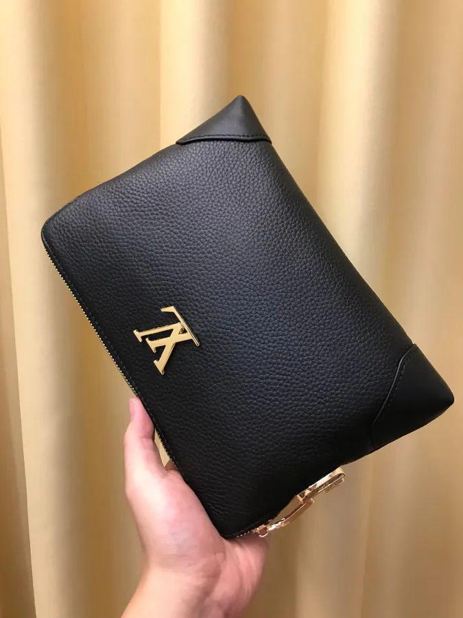 2021 V Brand New Handbag, Italian Full Grain Calfskin, 27.19.5 Size, Black