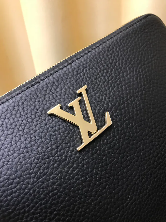2021 V Brand New Handbag, Italian Full Grain Calfskin, 27.19.5 Size, Black