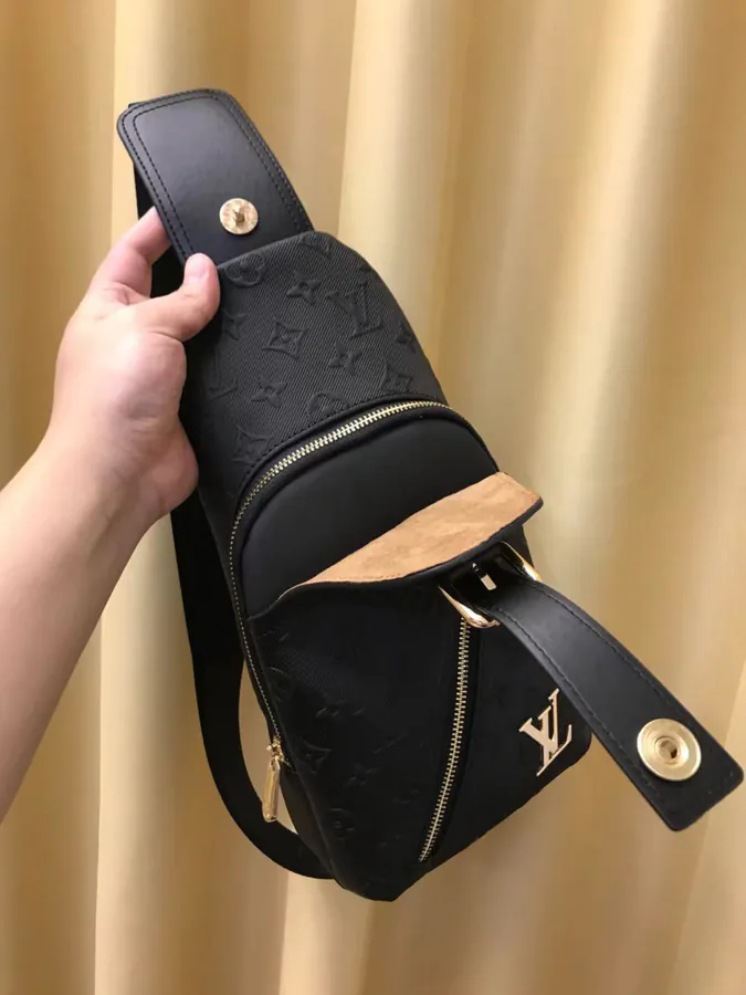 V Style Chest Bag in Black