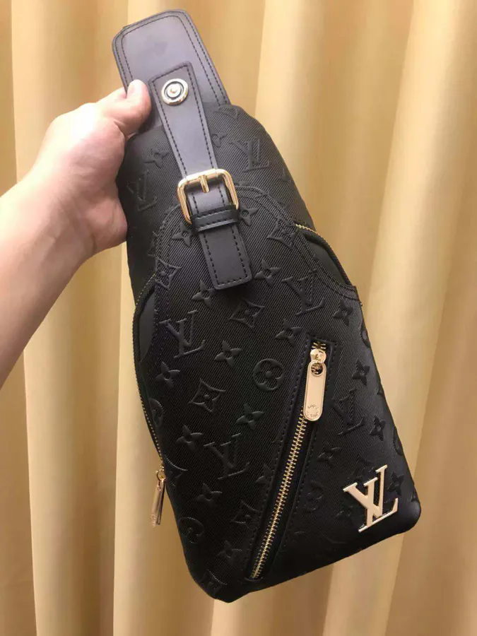 V Style Chest Bag in Black