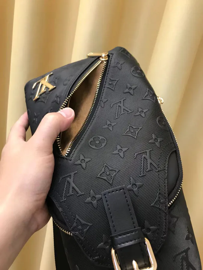 V Style Chest Bag in Black
