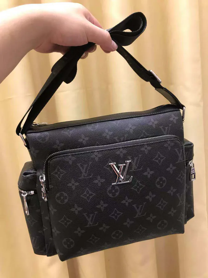 V Collection New Arrival Bucket Bag with Zipper Detail