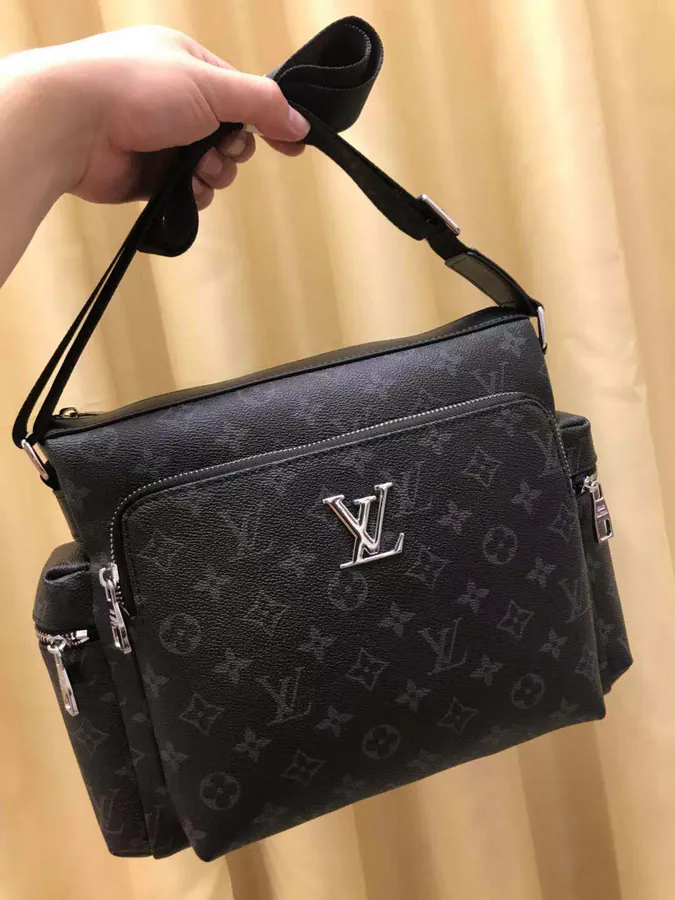 V Collection New Arrival Bucket Bag with Zipper Detail