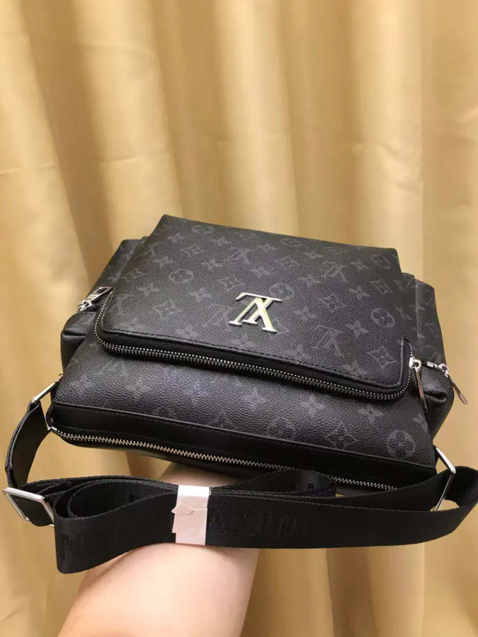 V Collection New Arrival Bucket Bag with Zipper Detail