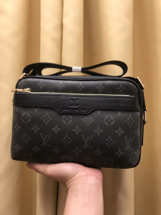 V Brand New Arrival Bucket Bag Classic Material, Logo Embossed Design