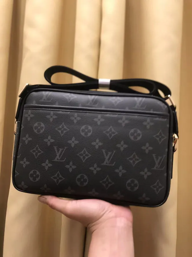 V Brand New Arrival Bucket Bag Classic Material, Logo Embossed Design