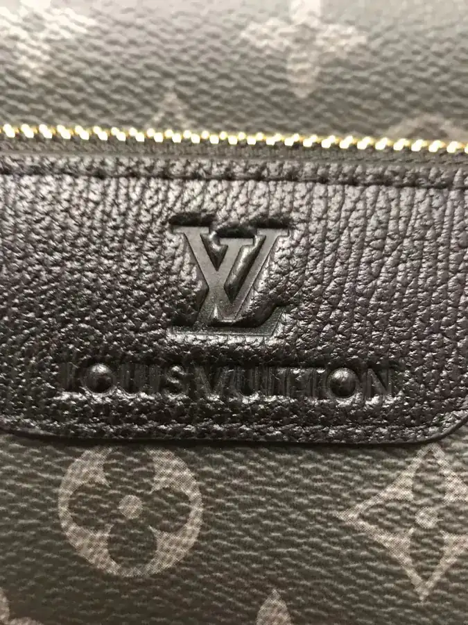 V Brand New Arrival Bucket Bag Classic Material, Logo Embossed Design