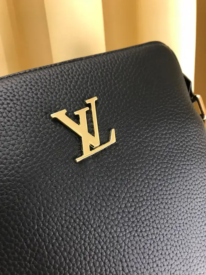 2021 V Brand New Crossbody Bag
