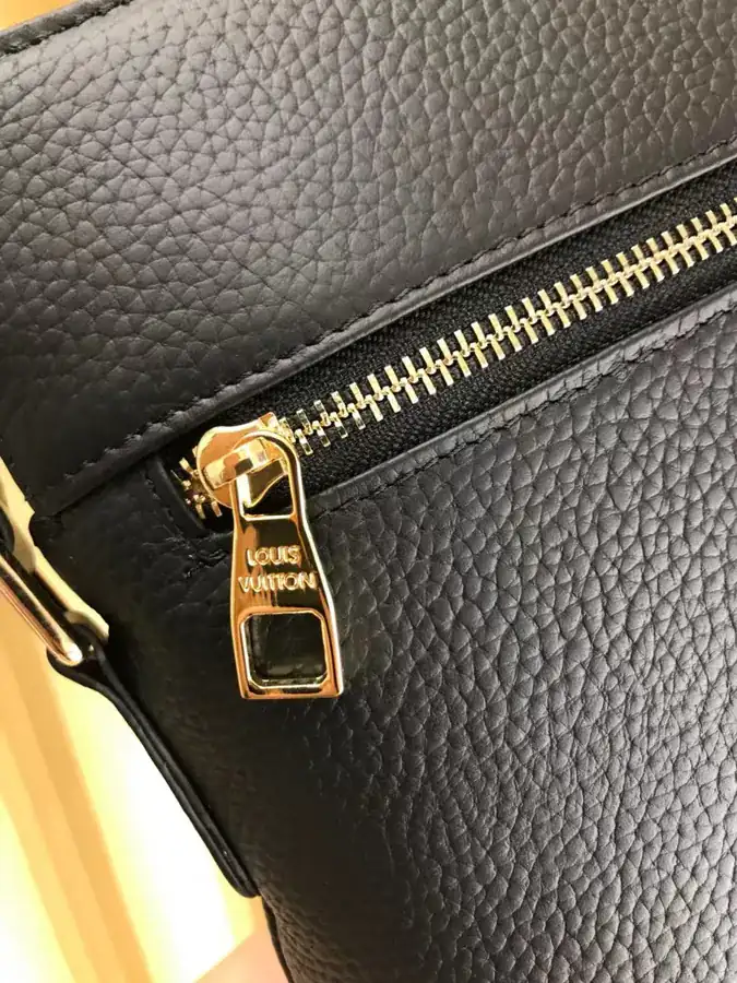2021 V Brand New Crossbody Bag