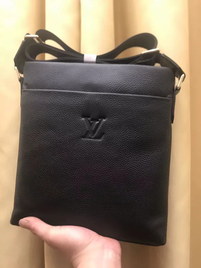 2023 V Home New Crossbody Bag Grained Calfskin, Classic Design
