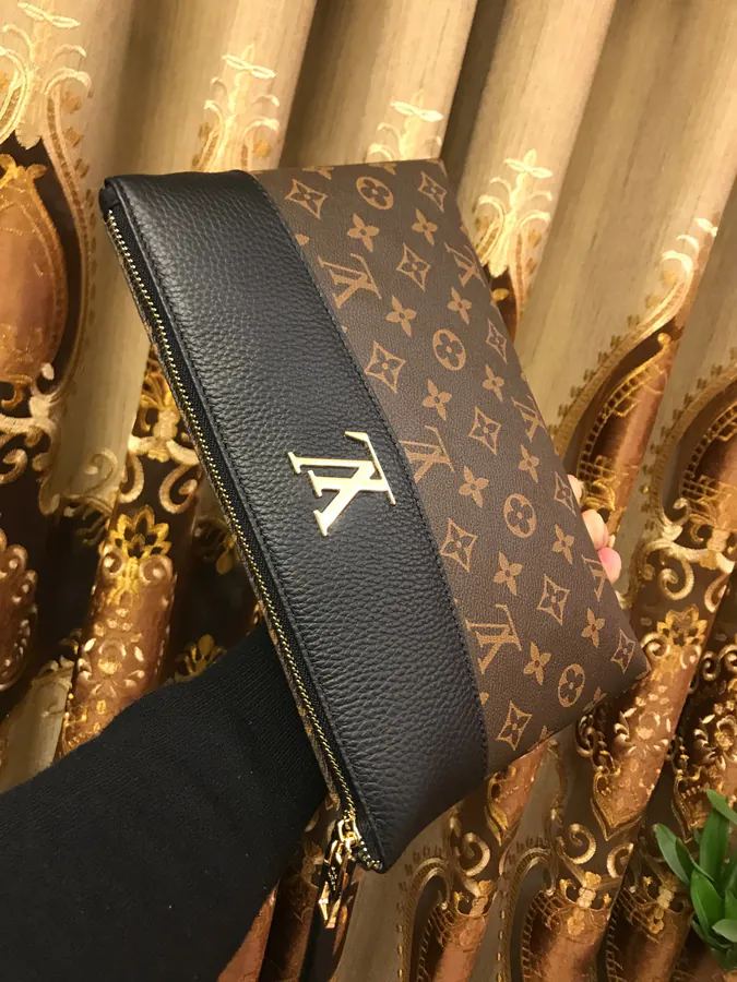 V Home Men's Wallet in Italian Premium Calfskin