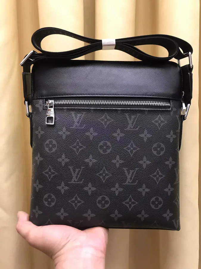 V Brand New Arrival Bucket Bag with Logo Embossing