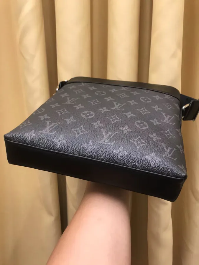 V Brand New Arrival Bucket Bag with Logo Embossing