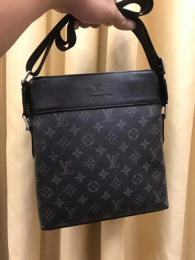 V Brand New Arrival Bucket Bag with Logo Embossing