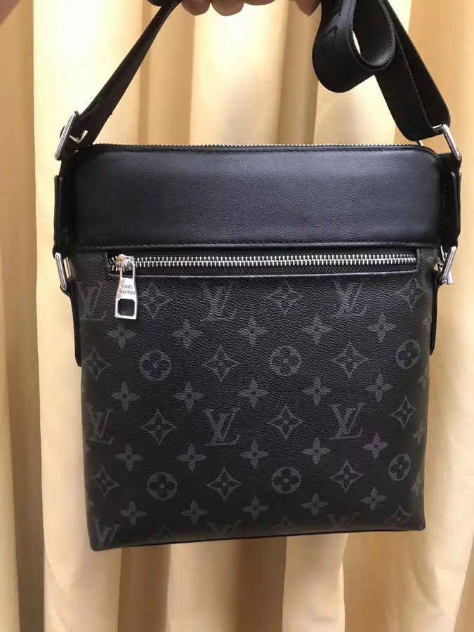 V Brand New Arrival Bucket Bag with Logo Embossing