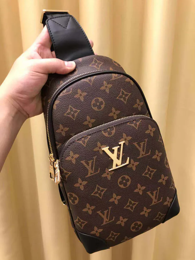 P210 V Family Style Tote Bag