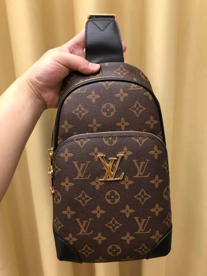 P210 V Family Style Tote Bag