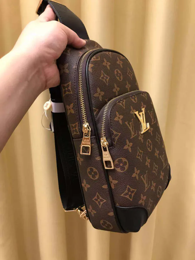 P210 V Family Style Tote Bag