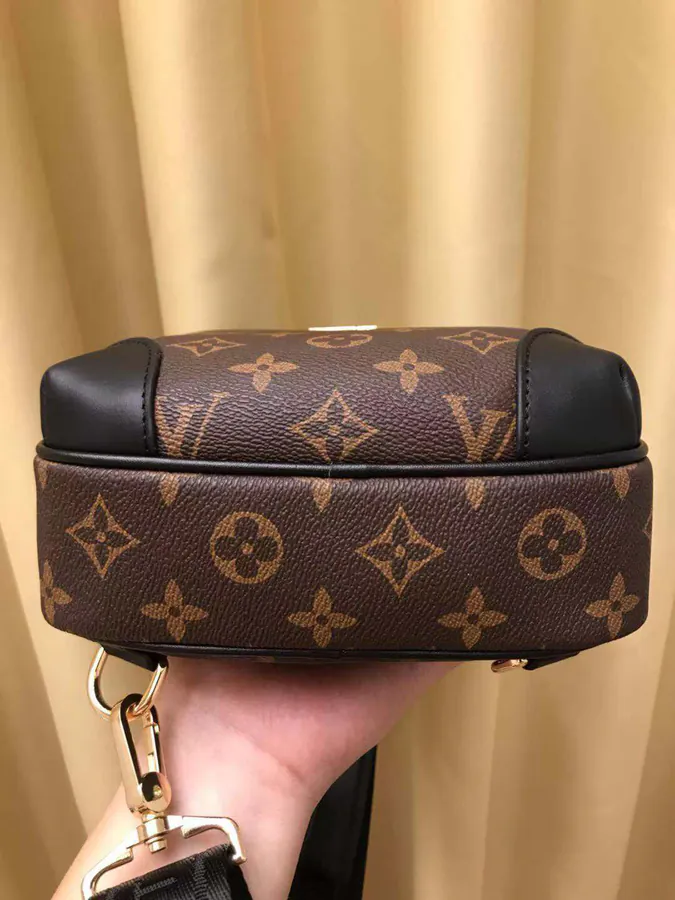 P210 V Family Style Tote Bag