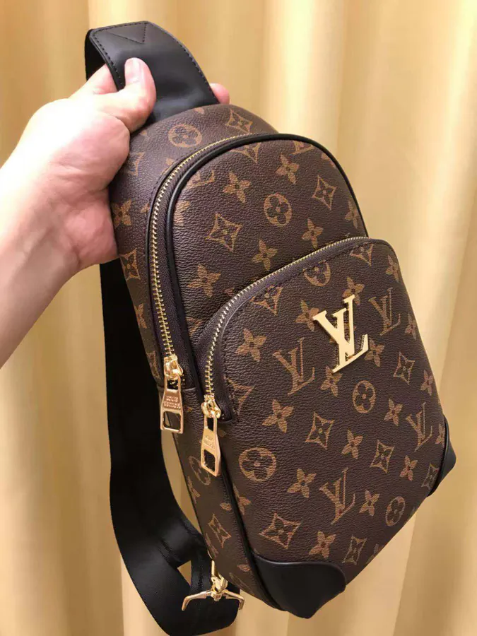 P210 V Family Style Tote Bag