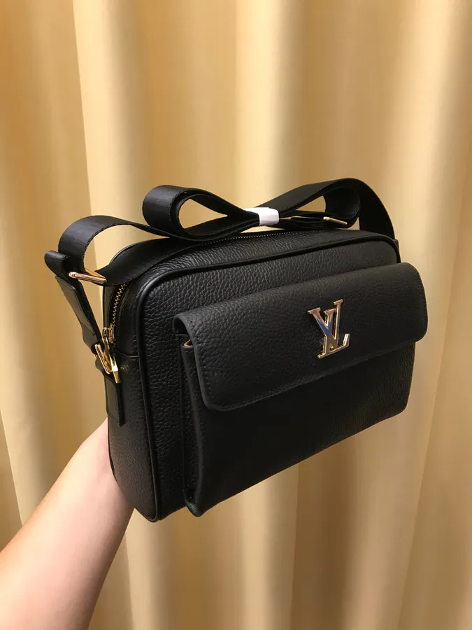 V 240 2021 New Crossbody Bag with Flip Closure
