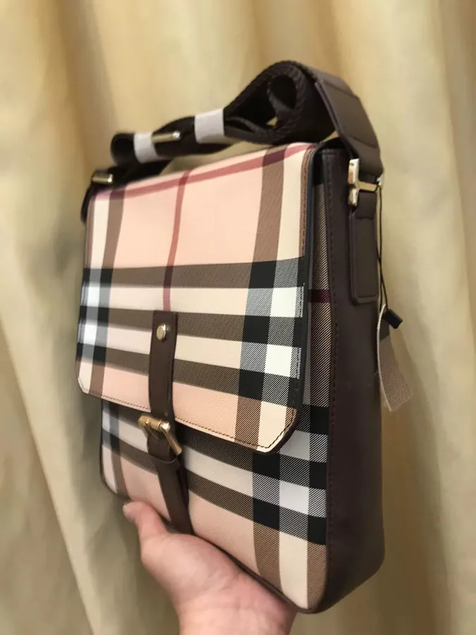 B Family 2023 New Crossbody Bag, Medium Size, Elegant and Practical