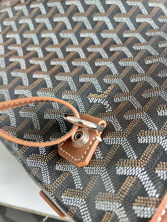 Saint Leger Y Print Bucket Bag Foldable with Multiple Pockets
