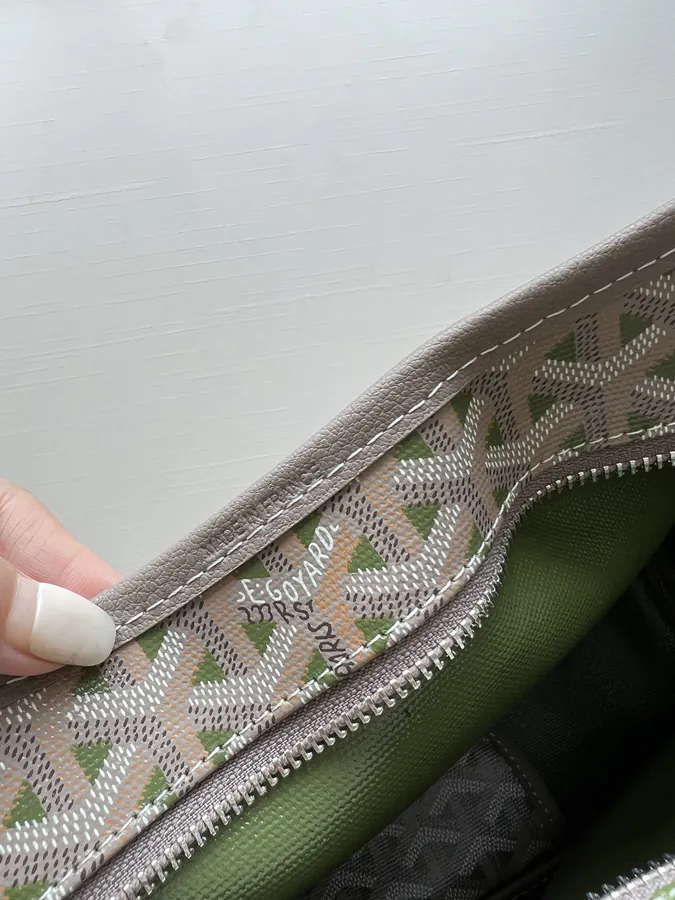 Goyard Hobo Bag Elegant, French, and Perfect for Daily Use