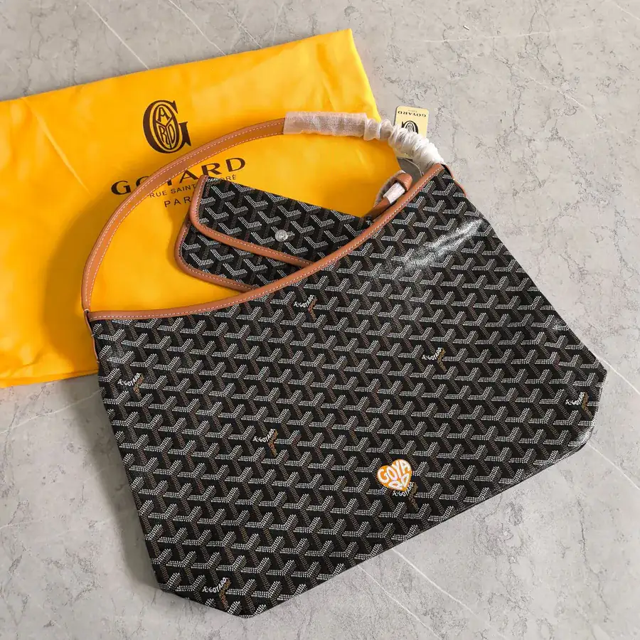 Goyard Hobo Bag with Clean Shoulder Strap Elegant and Casual