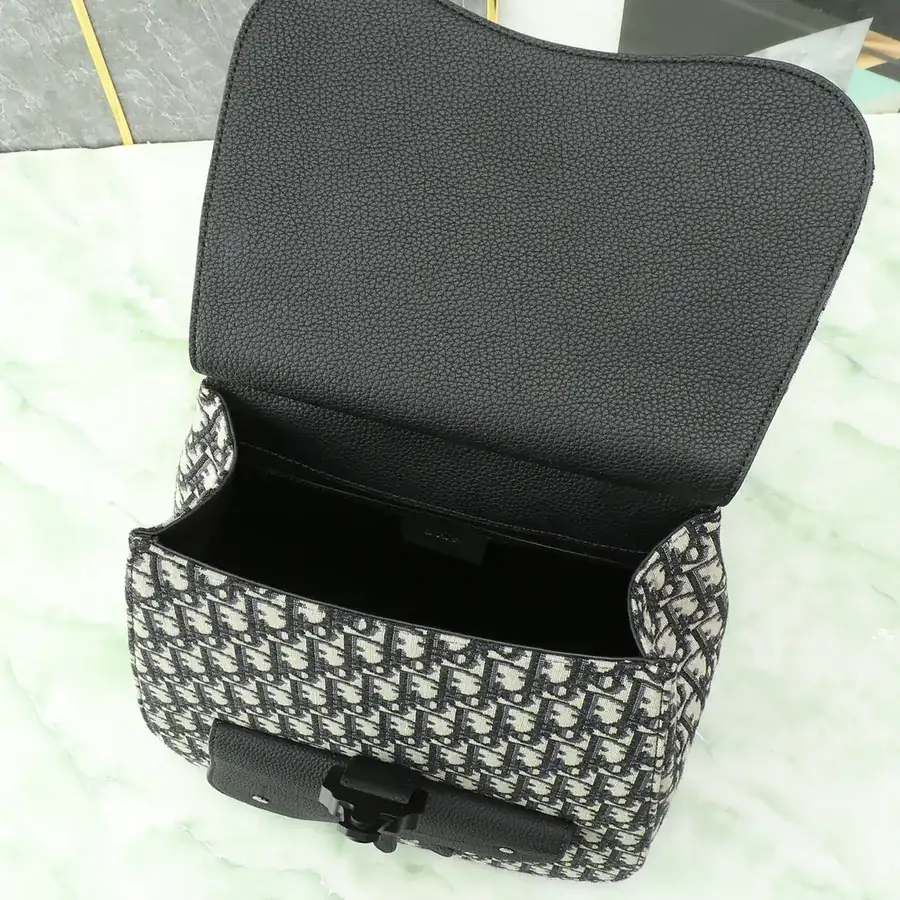Gallop Shoulder Bag with Saddle Style Classic Design