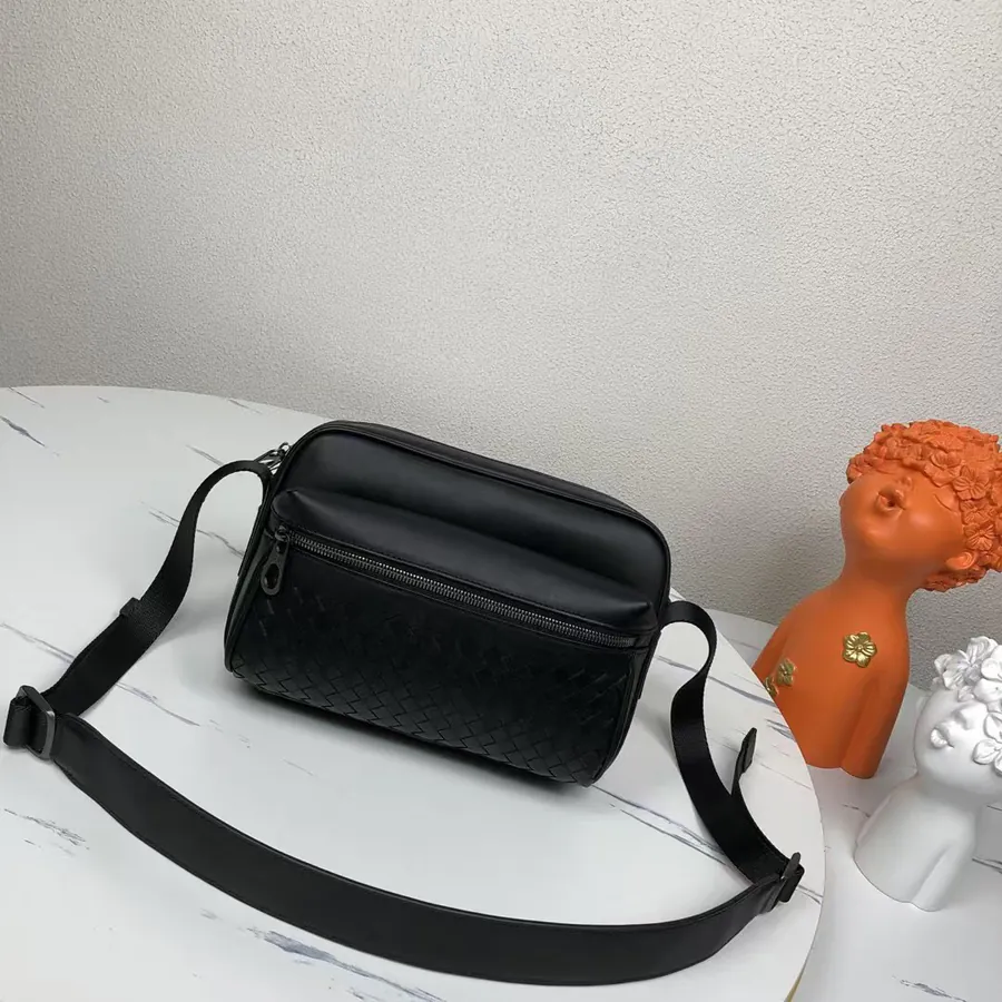 420BV Woven Messenger Bag Minimalist and Practical