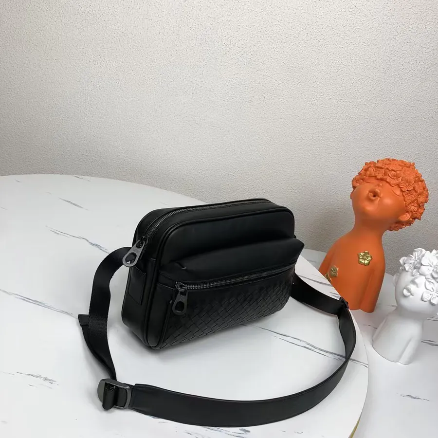 420BV Woven Messenger Bag Minimalist and Practical