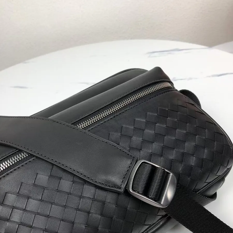 420BV Woven Messenger Bag Minimalist and Practical