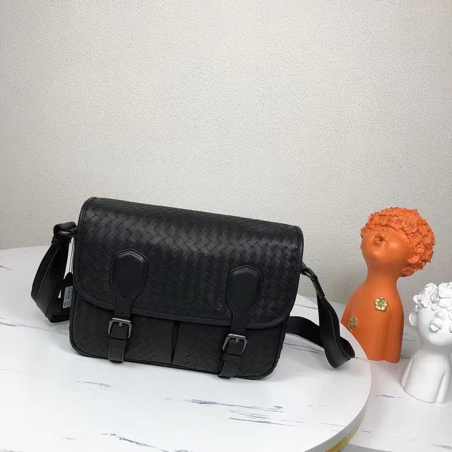 600BV Woven Postman Bag Black