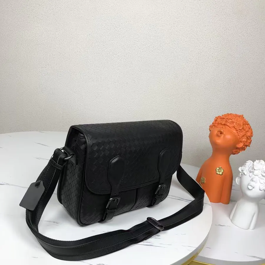 600BV Woven Postman Bag Black