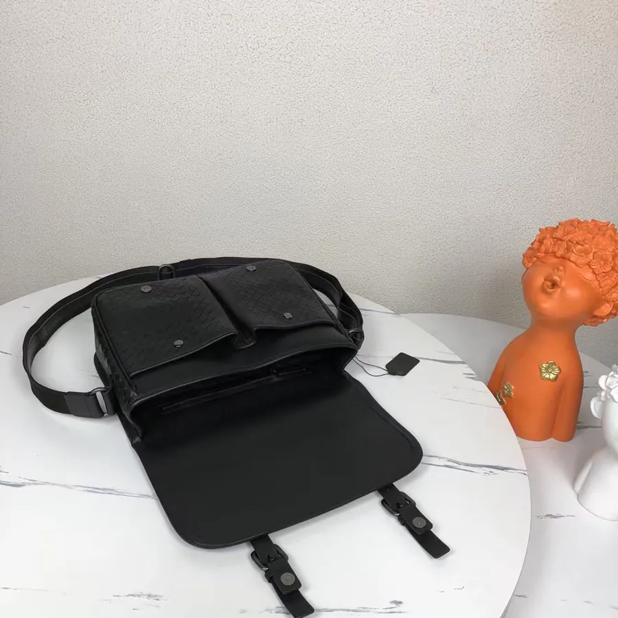 600BV Woven Postman Bag Black