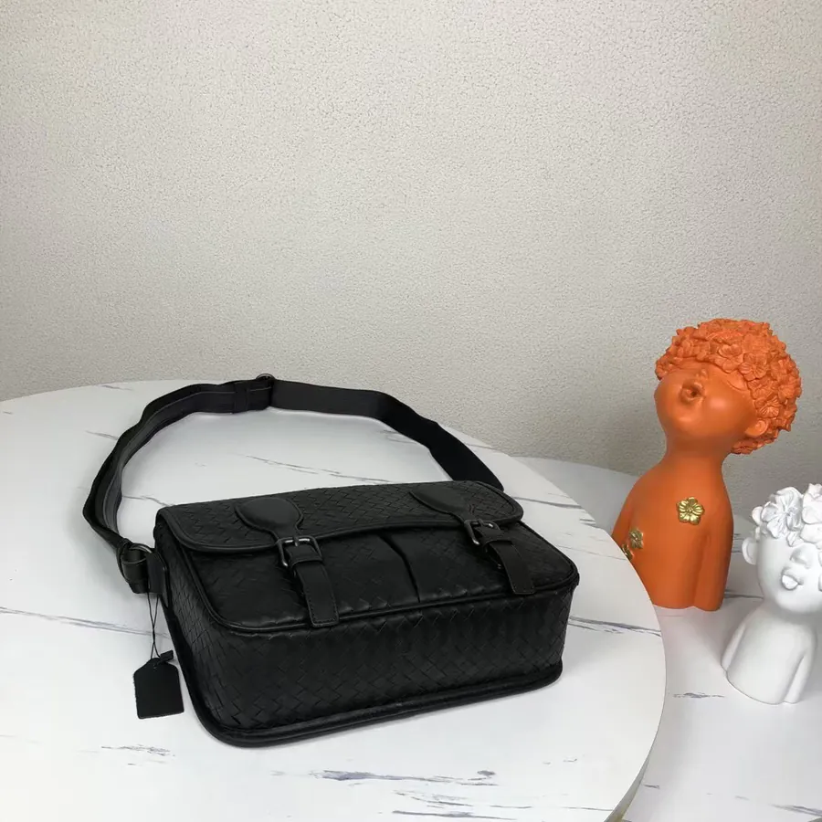 600BV Woven Postman Bag Black