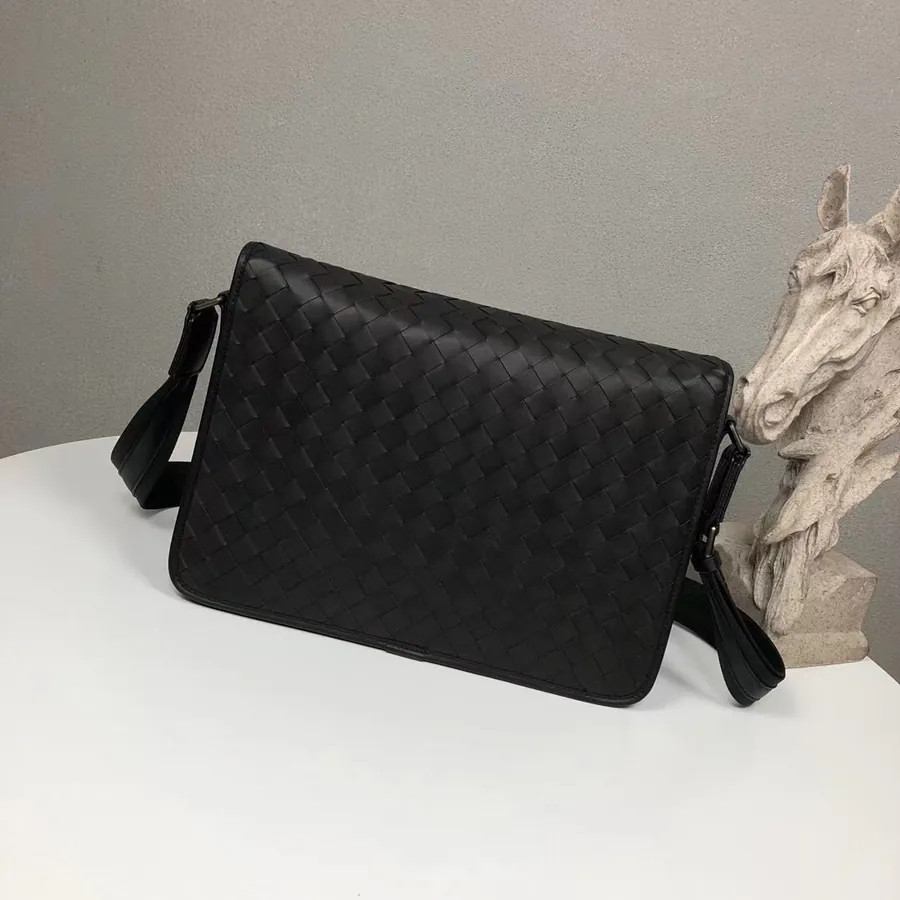620BV Woven Postman Bag Black