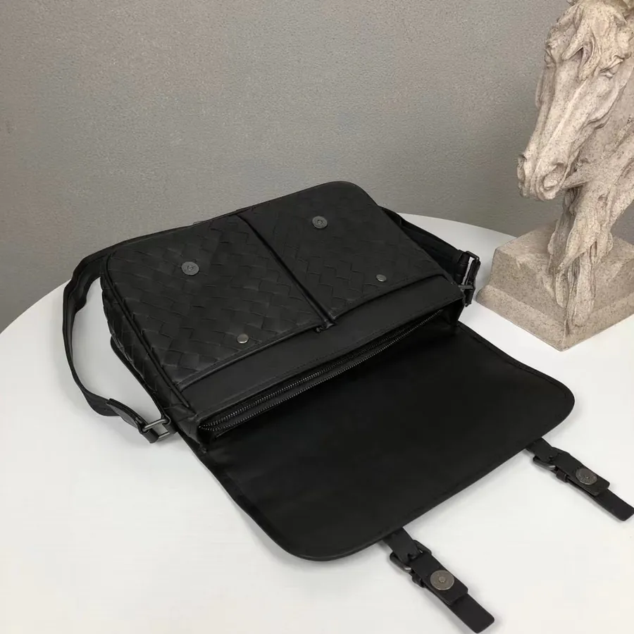 620BV Woven Postman Bag Black