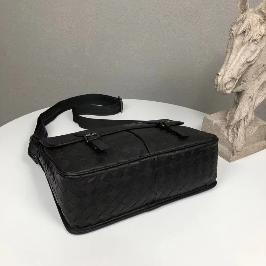 620BV Woven Postman Bag Black