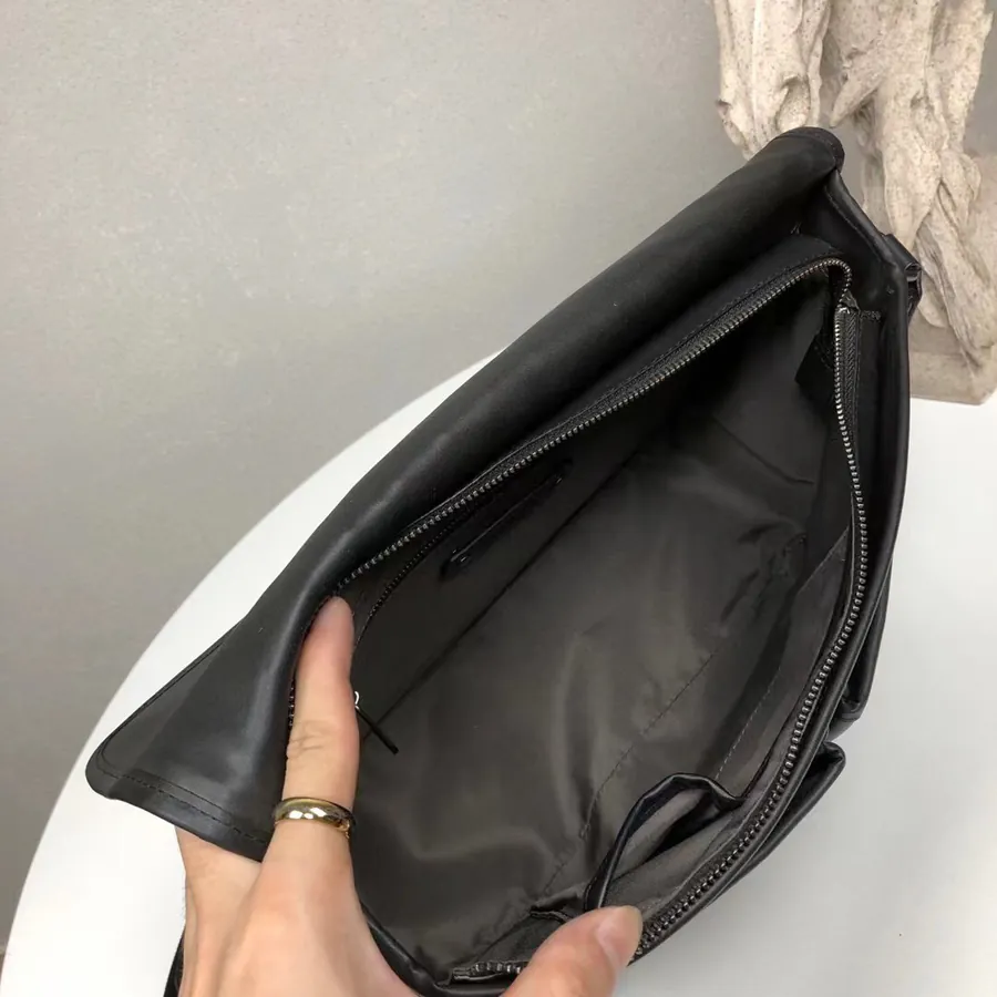 620BV Woven Postman Bag Black
