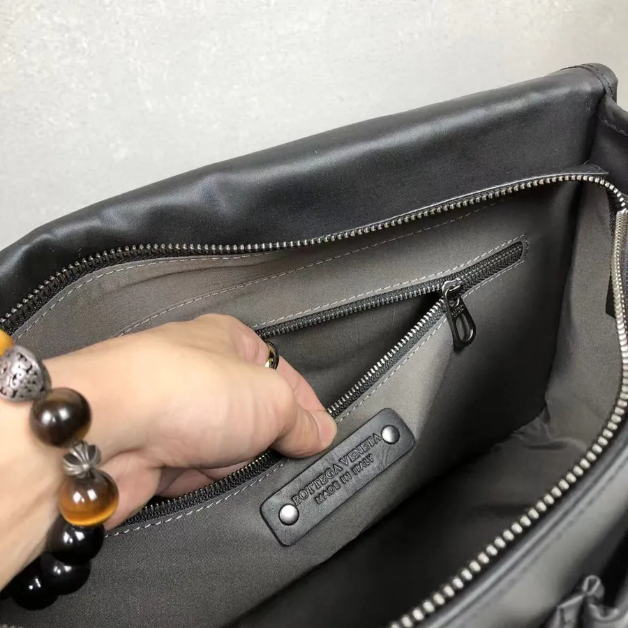 620BV Woven Postman Bag Black