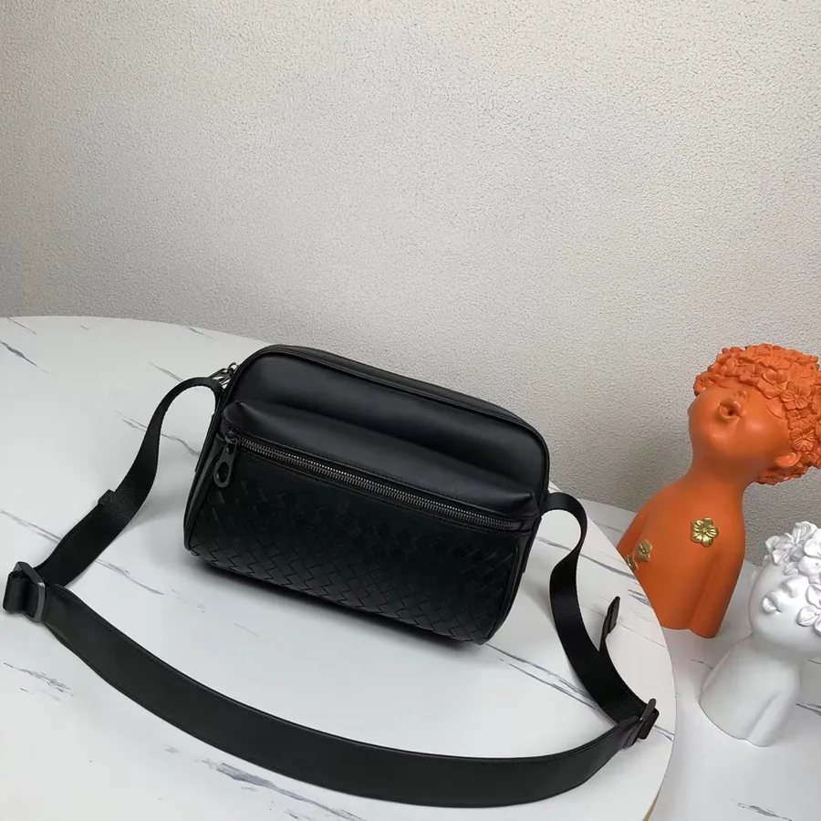 420BV Woven Postman Bag Black