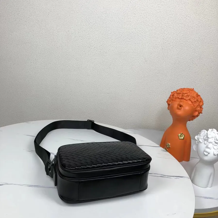 440BV Woven Postman Bag Casual & Practical