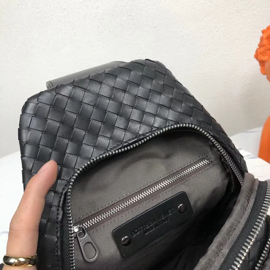 360 Bv Men's Chest Bag, Minimalist Design with Premium Leather