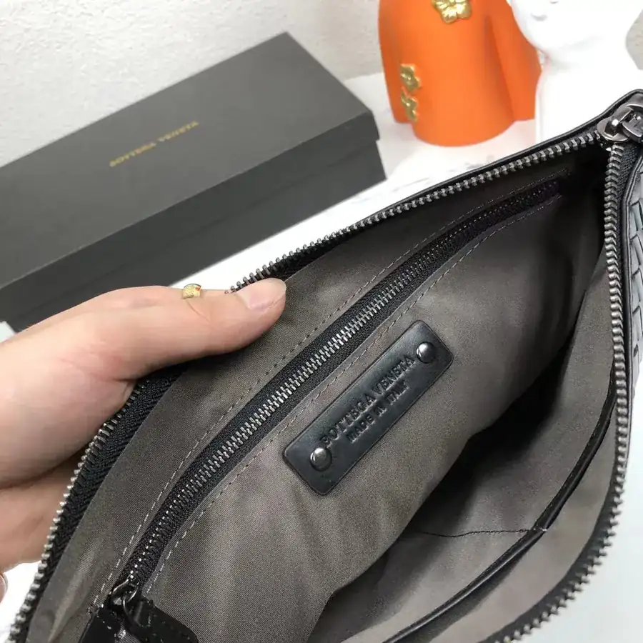 BV Men's Large Bucket Bag with Box