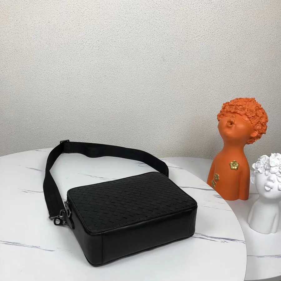 Premium Men's Crossbody Bag 400 BV