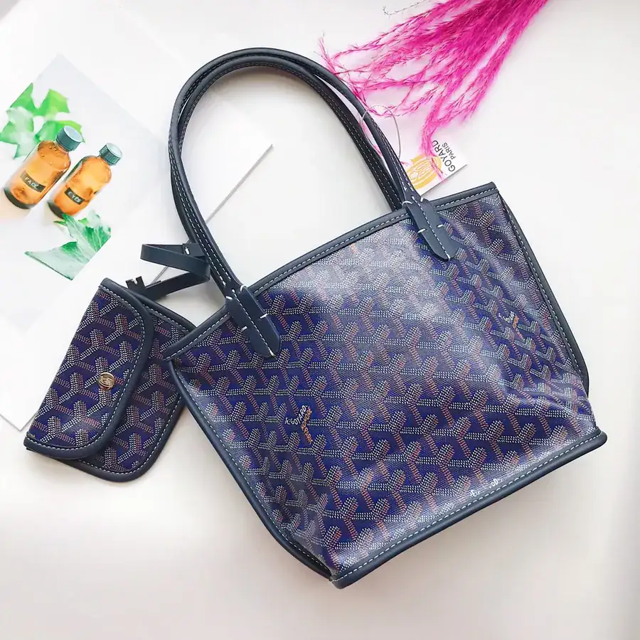 Goyar Mini Shopping Bag Casual & Trendy