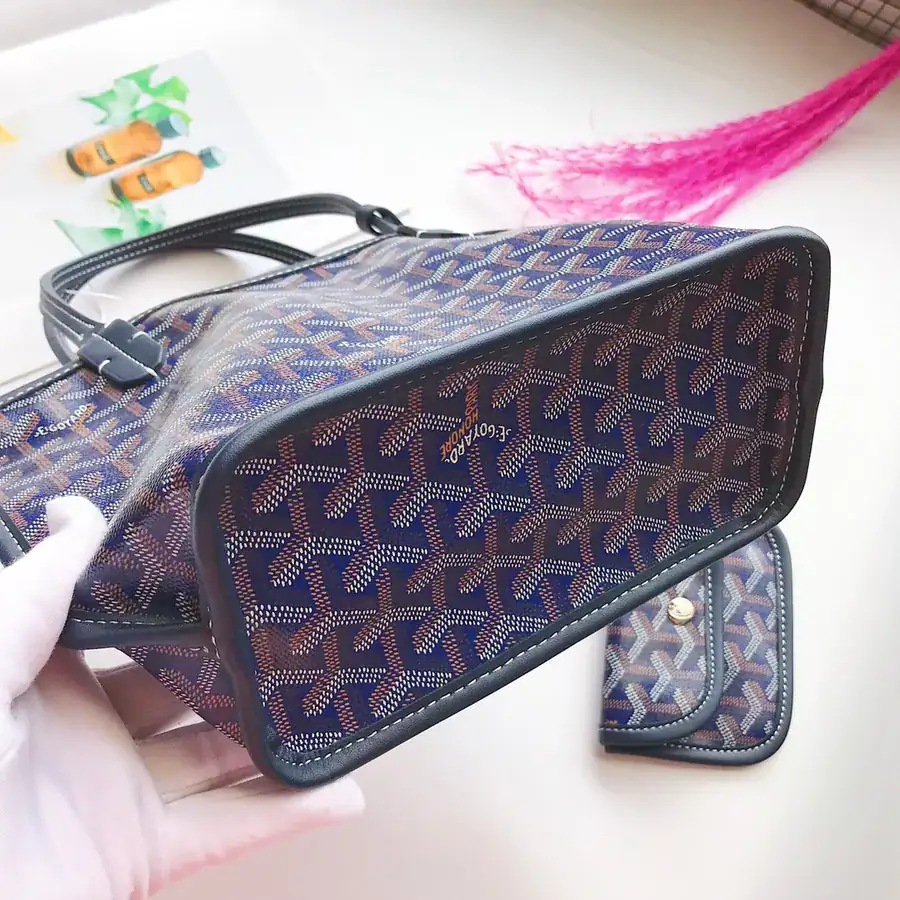 Goyar Mini Shopping Bag Casual & Trendy