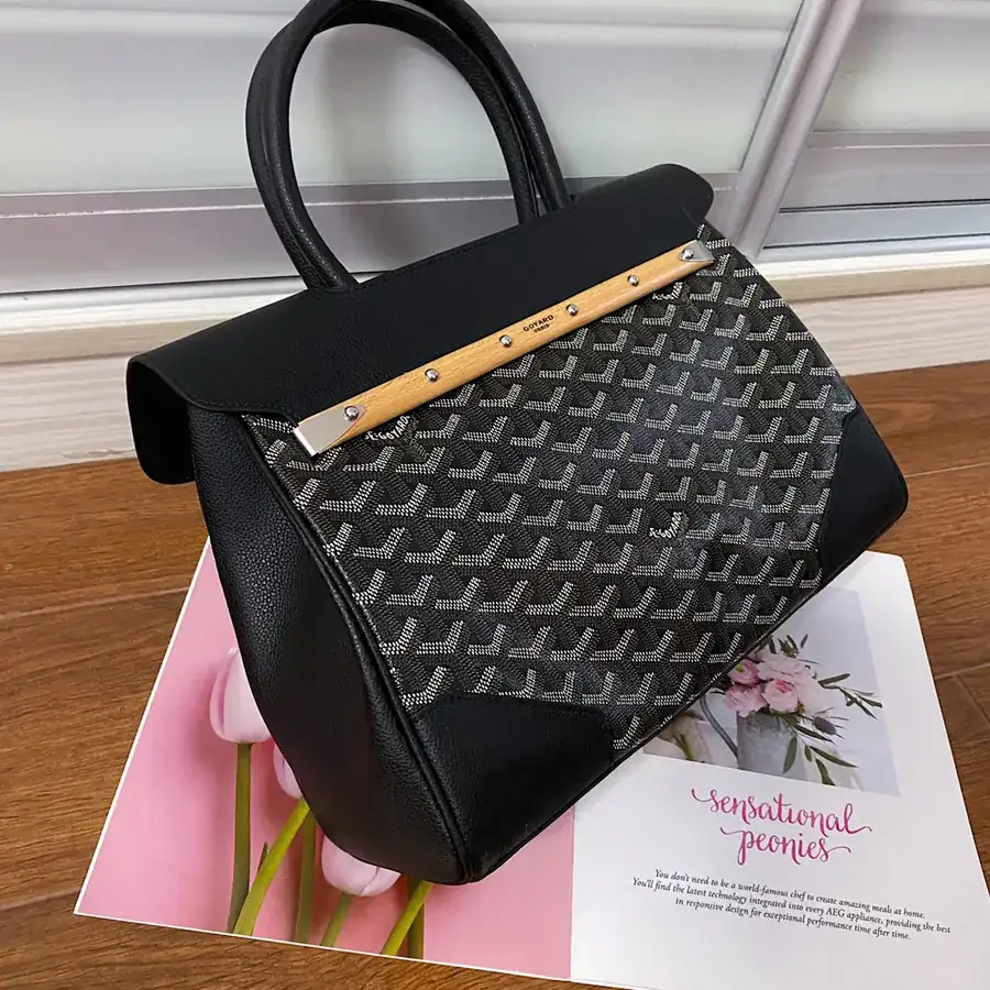 Goyar Saïgon Tote Elegant and Versatile